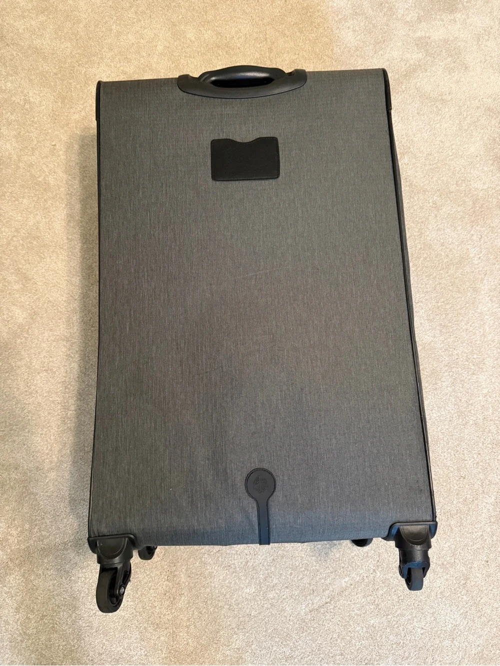 Skyline Softside Large Spinner Suitcase | Grey & Black